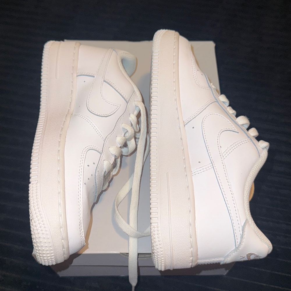 White Air Force 1 - Picture 5 of 6